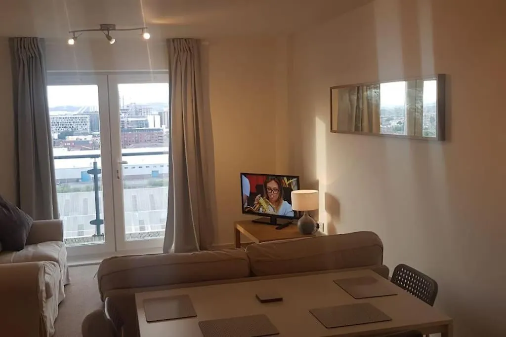 Cardiff Bay, City Centre Apartment